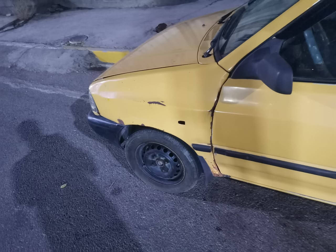 سايبا 2015 رقم بغداد سنويه انكليزي مباشر تستلم لوحات اثناء التحويل
سياره ما بيها تبديل، طخه بالجاملغ جهة السايق ممصلحه
هيئه غرامات مصفره
كهربائيات كلها شغاله صدر جديد زوج تايرات امامي جدد
مكينه ناعمه بس تبخر يحتاجلها رنكات و تبريد لا يعمل.

السعر 26 وبيها مجال حك الجيه، أو مراوس بسمند 
المكان ديالى بلدروز


**إذا كنت صاحب هذا الإعلان وتريد حذفه لأي سبب، رجاءا أرسل رسالة إلى الدعم الفني**