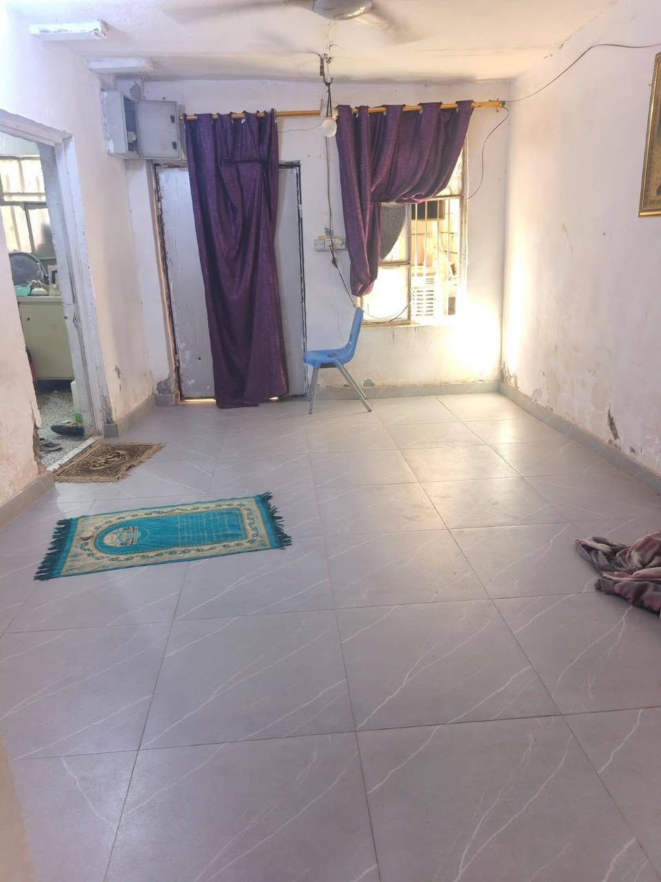 بيت معروض للبيع واجه 110متر مربع
تفاصيل البناء غرفتين صاله استقبال مطبخ صحيات 2 خارجيه حمام داخلي قرب تقاطع طاقة الكهرباء
للستفسار ***********
