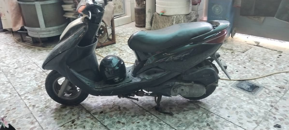 سلام عليكم دراجه بريز كابريتر
مكفوله محرك جديد مامفتوح كهربائيات شغاله

سلف وهندر شغال

بغداد زعفرانيه رقم ***********
السعر ٦٥٠ وبيه مجال
