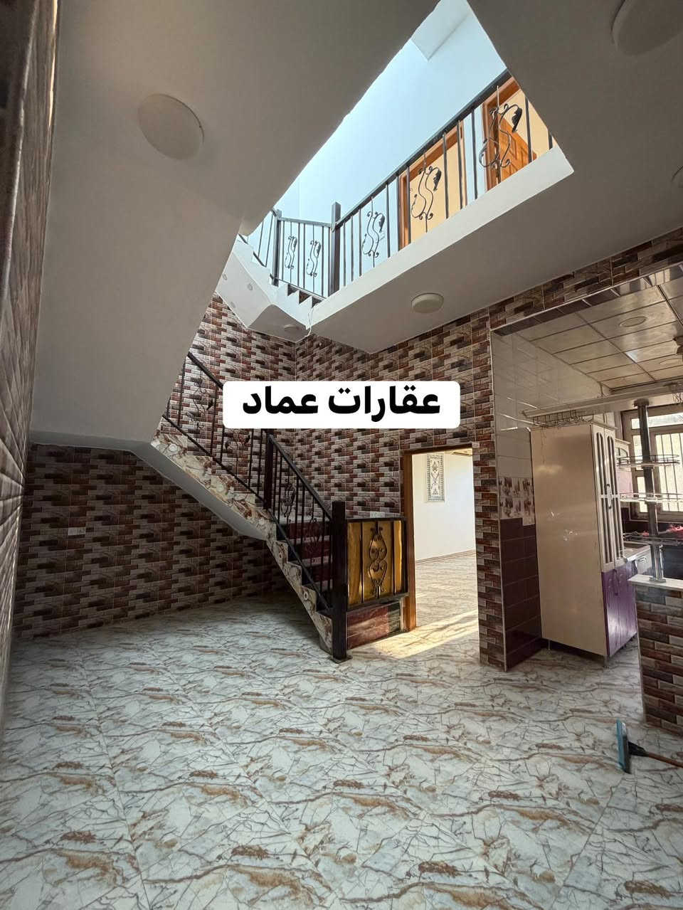 مشتمل للبيع مساحه 125م قاطين 4 غرف بناء حديث. حي الافراز خلف جامع القريشي. شارع 15. سند 25 فارغ جاهز للسكن للاستفسار

***********
