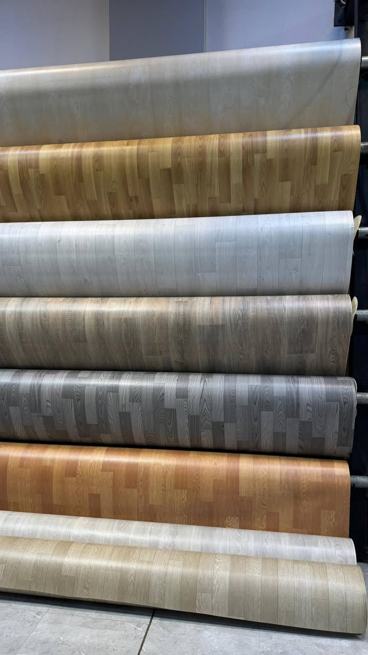 انتهى وقت الارضيات ليث للمفروشات  توفر لكم 
⭐جلد أرضيات ⭐
-مناسب لجميع انواع الديكورات والتصاميم(...)
يستخدم في المنازل🏡والمكاتب🏦والمطاعم🏫والمحلات والشركات وغرف الاطفال والمطابخ
سهل الفرش يمكن فرشه بدون كادر مختص
يمكن وضعه بدون مادة لاصقة
-مبطن من الأسفل بمواصفات عالية جداً 
صناعة اوربية درجة اولى 🇧🇪 بلجيكي
عرض 4 متر والطول حسب قياسك  (م٢) ثقيل +قوي
😍اذا حاب تغير 🎨شكل الارضية🖼 ما عليك بس اختيار اللون 
والقياس🤩 المطلوب🥰
علما ان القياس على المتر المربع للحجز والإستفسار الاتصال على
***********
او مراسلة الصفحة
