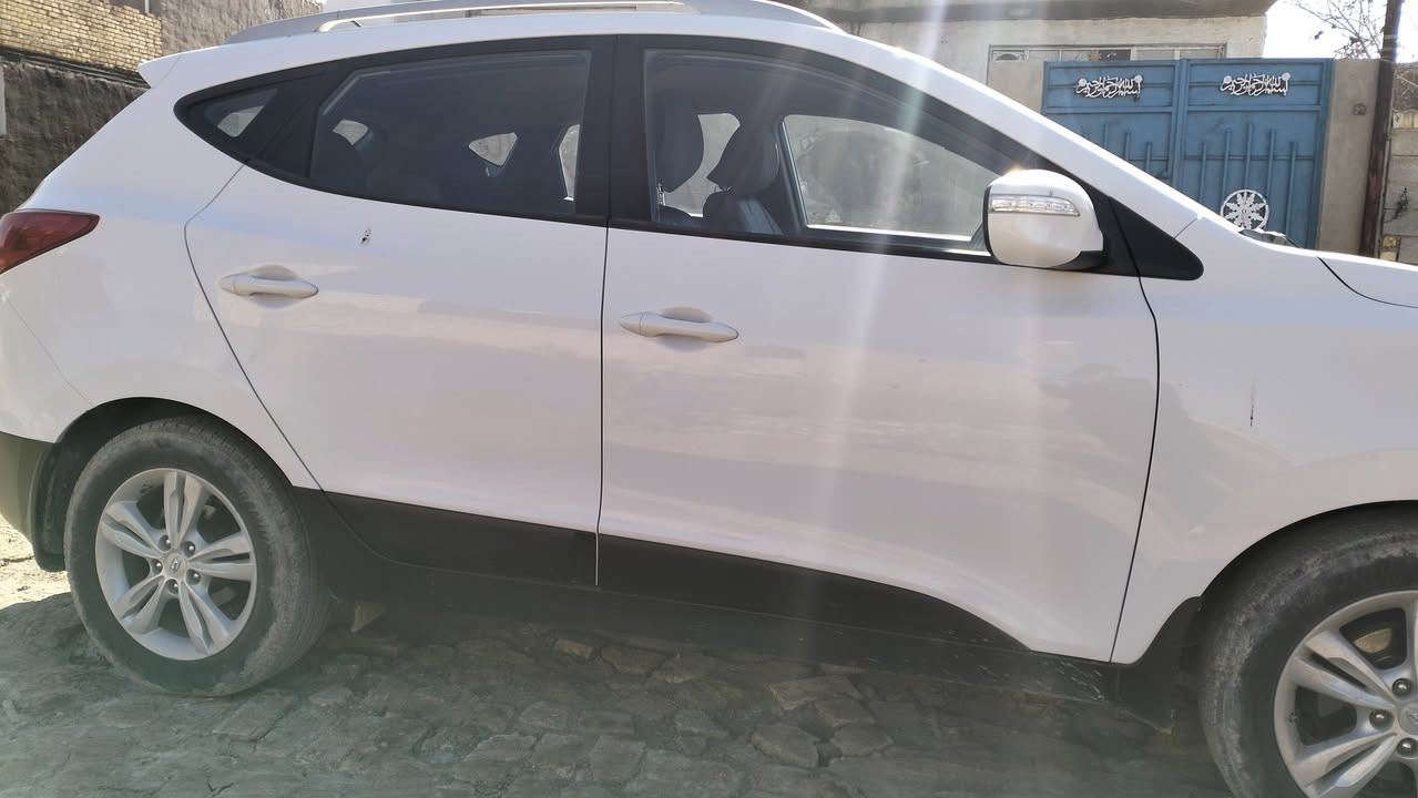 اعادة نشر بسبب الوعود الكاذبة..... 
سلام عليكم توسان 2013 بيها شخط ب الباب مكفولة كير ومكينه صدر جديد قبل فترة قليلة بدلتة رقم مميز واسط تحول ثاني يوم سعر145 
للأستفسار ‏‪***********‬‏ مكانها قريب على سيطرة
