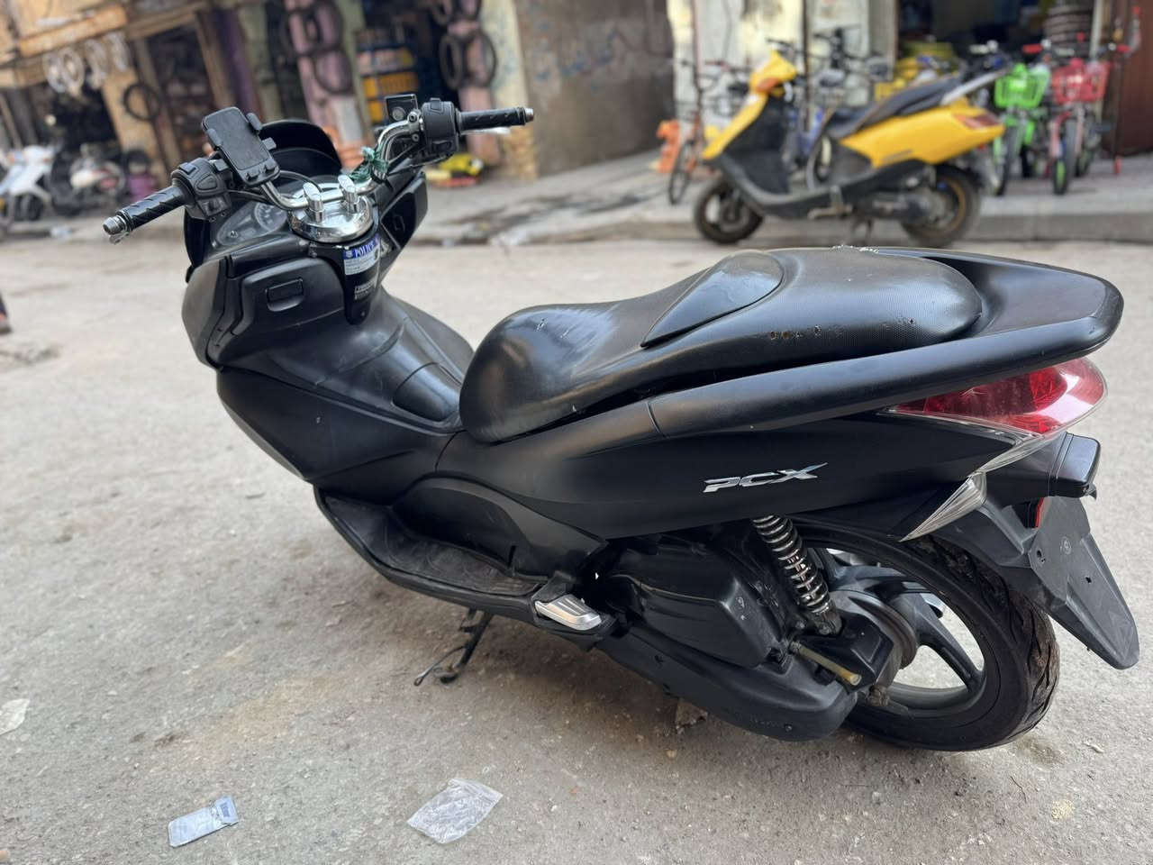 Pcx جيل اول ياباني مكينه مكفوله سعر 1100 وبيها مجال بسيط اول مراوس بأدرس حديث حسب القناعه ***********
