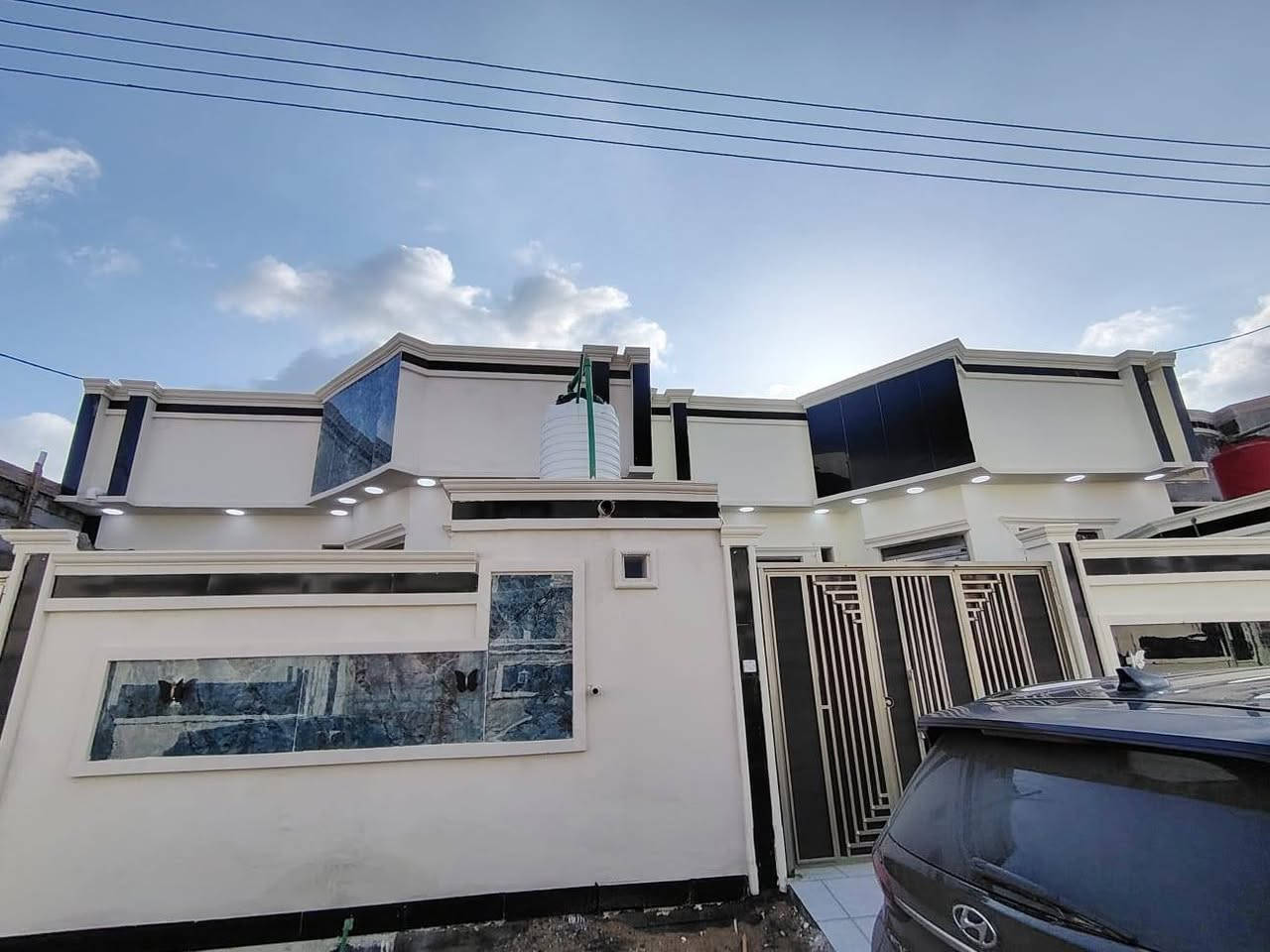 سلام عليكم خوان بيت لبيع طابو زراعي عراقي مساحه 160 يتكون البيت من قرفتين ومطبخ وديوان وصاله وصحيات داخلية وخارجيه وكراج سياره العنوان بصره ابو الخصيب تريق سيد حامد مبايل *********** البصرة, العراق
