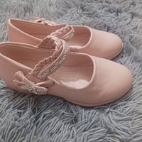 تصفية احذية • ٣٥٠ زوج • للبيع سوّه