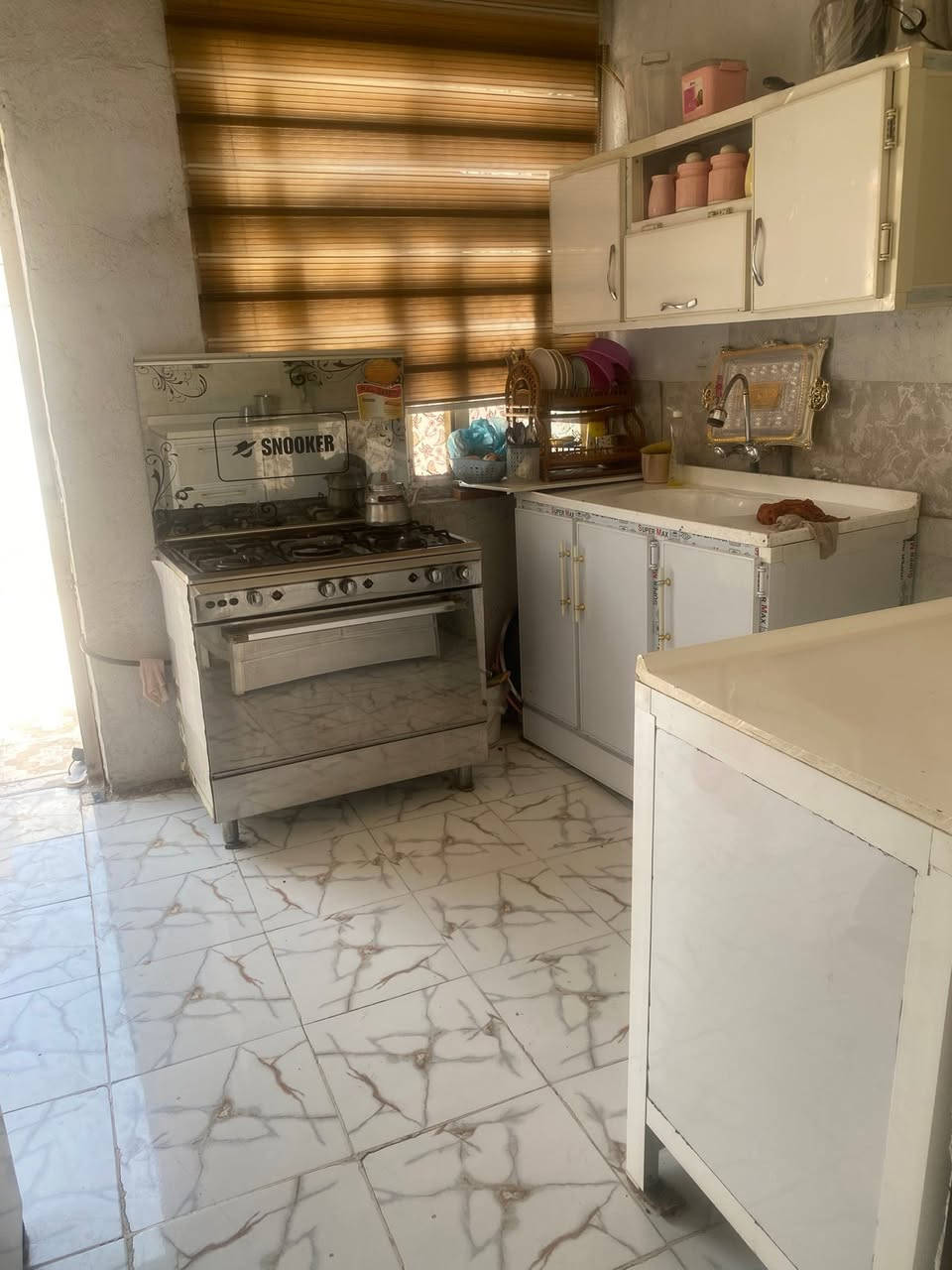 بيت للبيع اصلاح زراعي مكاتبه نضيف مساحه 160
غرفتين وهول ومطبخ واستقبال عنوان شارع 80 البزل الي مقابيل مخبز مهند نهايه البزل 
 السعر 22 قفل 
***********
