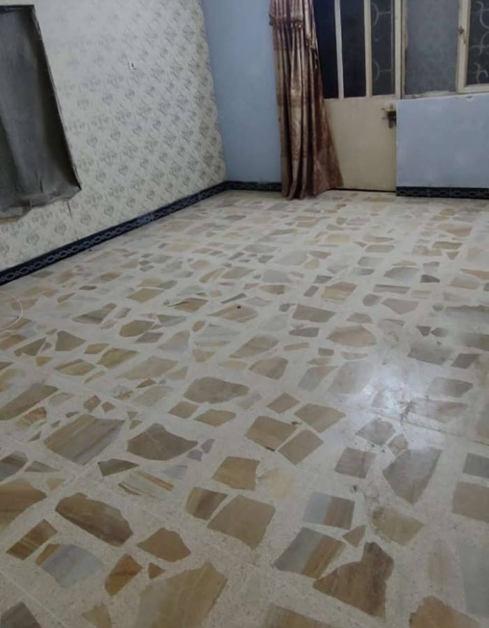 للايجار
شقه طابق اول معزوله في حي المهندسين تحتوي ع غرفتين واستقبال وصاله ومطبخ وصحيات سعر الايجار 500
***********
