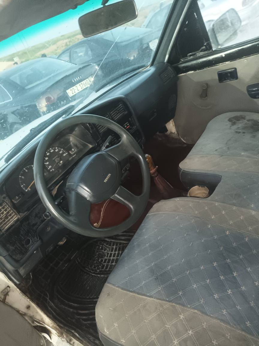 توێتە مۆدیل1991 بۆ فرۆشتن سەیارەکە مەکینەی توێتەی لەسەرە پێنج گێرە سەیارەکە سبوغ حامە بەس براوەو وەرگەرا نو شانسی بەشەرت سەیارەکە تەبریتە بەس ئیش ناکە گێرو مەکینە بەشەرت جوار تایەی نوێی لەسەرە سحری 38وەرەقەو مەجالێکی برایانە     رقم    *********** أربيل, العراق
