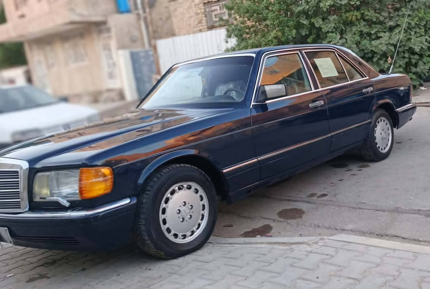 جامبو رئاسي حجم 300SE
باب قصيره لون نيلي موديل 1987 
3-دبل مروحه  اريل كهرباء
سلايت طكتين  شغال كير قفل
لايت هله بلادي وكاله شمسي
كشنات فول كهرباء جلد رصاصي  
دبل فيت بم 
جام بوب 4 كهرباء
ماسحات لايت
تيبلام خلفي للقرائه
 محرك 3000 فيشتين  كير كفاله 
 تخم تايرات جدد ١٠٠% 
حدادية جديدة نفض صج الماني 
كهربائيات كله شغال
مسجل اصلي 
رقم بغداد (11) دولي سنويه جديده+هزه جديده
تبريد شغال  
ارضيه مخمل بلاد سويجات عدد ٢ 
 كل كهربائياتها شغاله 
تعمير جديد درجة أولى و على اخر حبايه ومكلفتني كلش هواي 
عنوان ديوانيه السعر 95 وبيه مجال ***********
