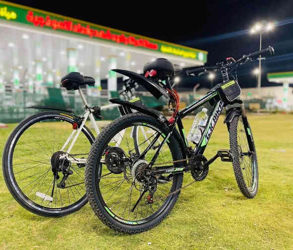 ماركة G.K جبلي للبيع
لبايسكل مناقصة أي شي
حجم 26
بريكات دسك امامي خلفي
وايرات الكير البريك داخليات
وياه ستاند مال تلفون ومطارية مشادهن 
شادله عداد مال سرعة ولايت
تايرات جبلي جديدات شادلة والقديمات نص عمر هم موجودات
سعره 90 وبي مجال
بغداد/ الحسينية
*********** Colombo
