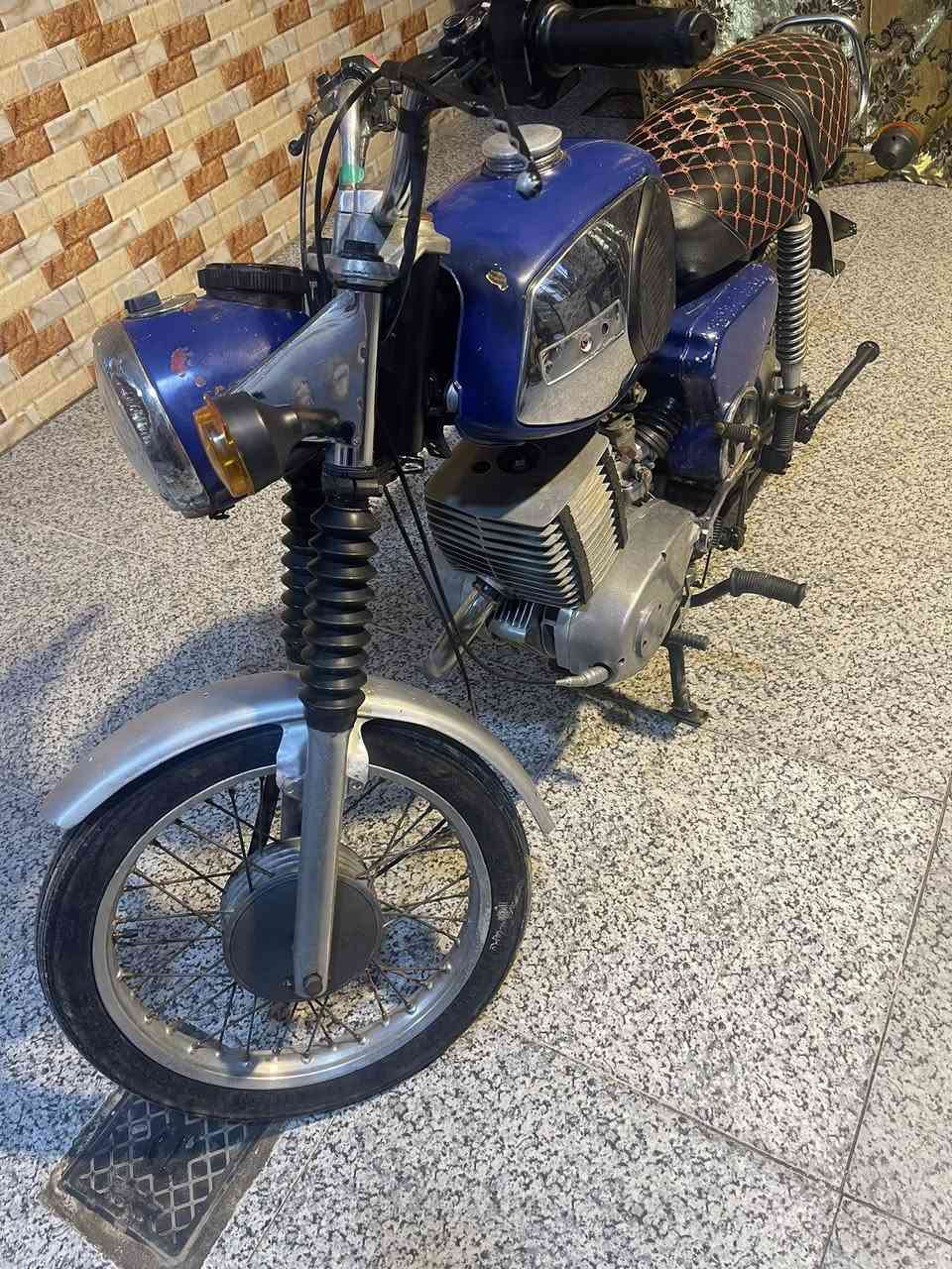 سلام عليكم دراجه للبيع 81 ادوات ادوات دراجه حلوه كله شغاله ليحم جوها الكشن والخشم مكينه حلوها  ماعرف يا كصه كهربائيات شغاله مكاني بصره سعرها 700 وبيه مجال مكاني بصره ***********جسر خالد
