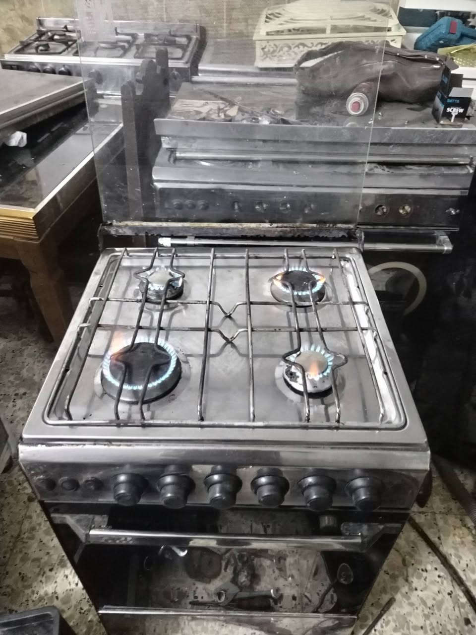 طباخ اربع مشاعل كله كامل البيع بسعر مناسب ب 70 ولي يراي يتصل ع رقم ***********
