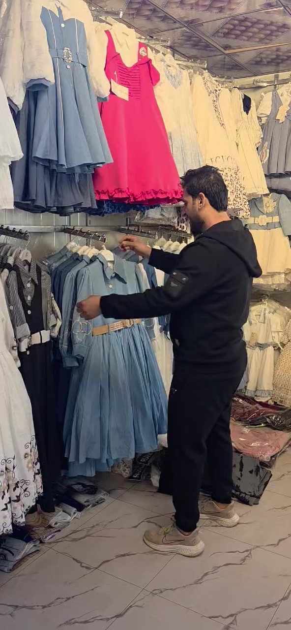 محلات العطار
 الأبداع والجمال يمنة وبس🇹🇷🇹🇷
وصول فستان محير فدشي راقي موديل 2026 الكميه محدودة جدااا.    موجود بالطابق الثاني 🏃‍♀️🏃‍♀️
العنوان بغداد اليوسفيه قصرأ لاوسط قرب المحكمه سوق المدرسه القديم 
للحجز والاستفسار يرجى مراسلة الصفحه خاص *********** وتساب
