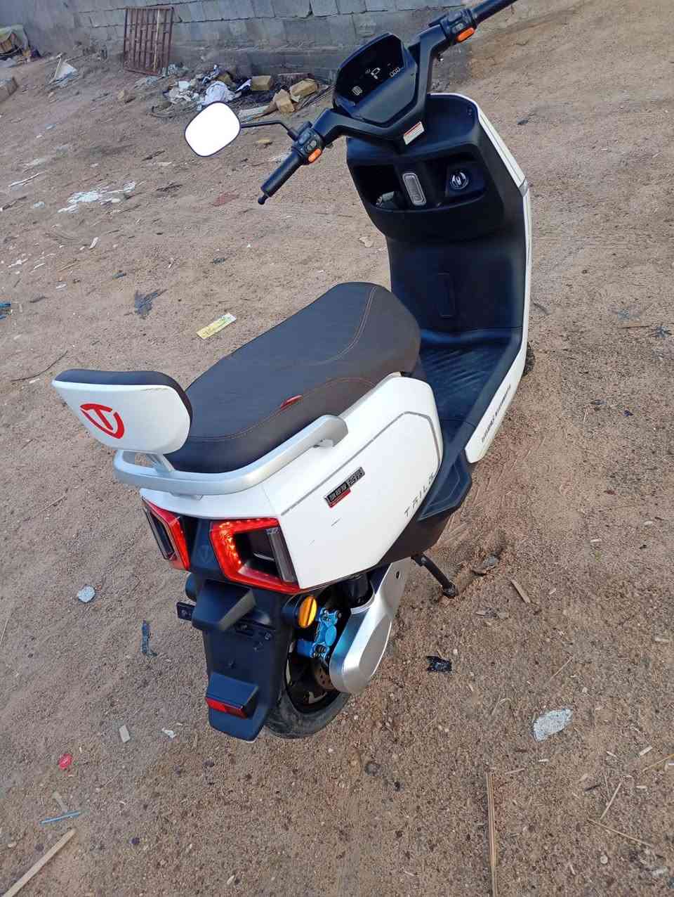 سعر 700 مجال بسيط مكان بصره كرمت علي 
ستعمال سنه بلاد ما فاتح بيه برغي 
بيع مستعجل 
***********
