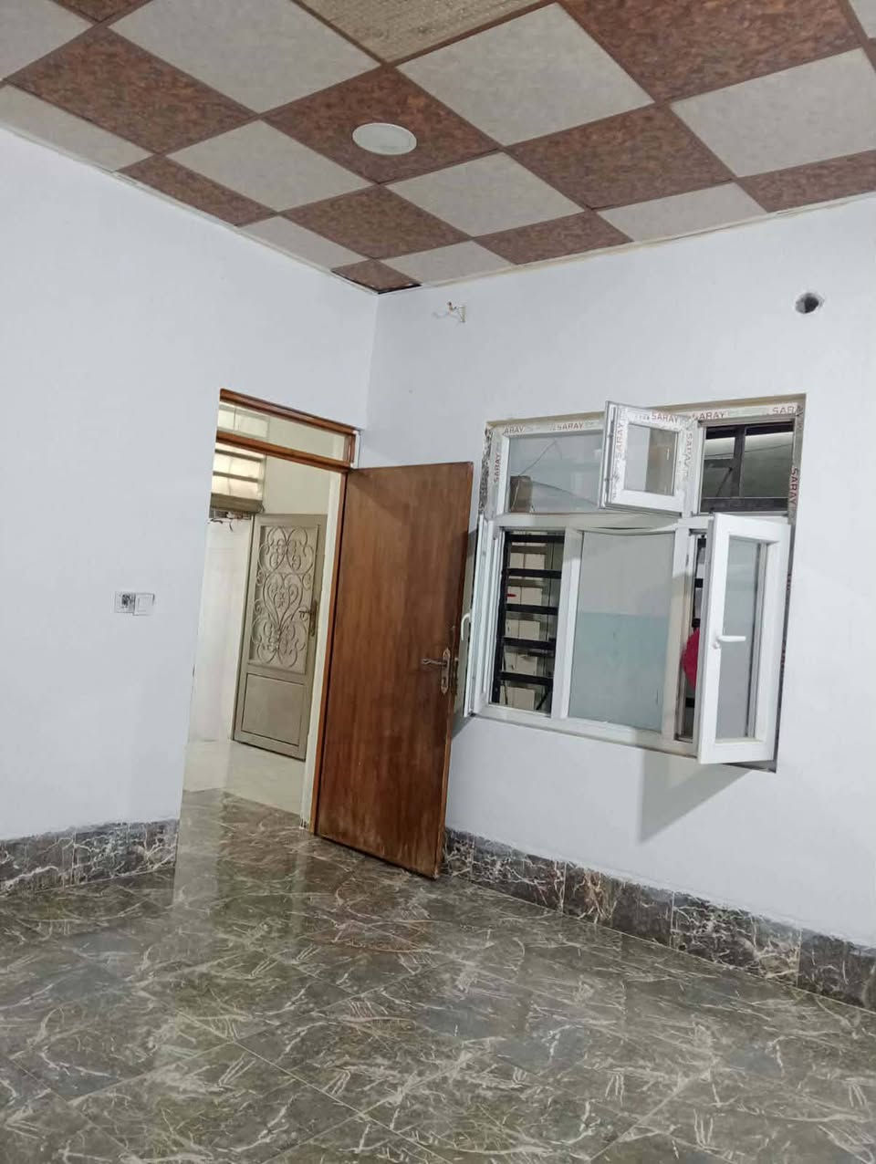 بيت للايجار يتكون من غرفه نوم واستقبال ومطبخ صغير وصحيات  خلف مرطبات السيد بفرع مؤسسه الوطن ايجارة 150.. ***********
