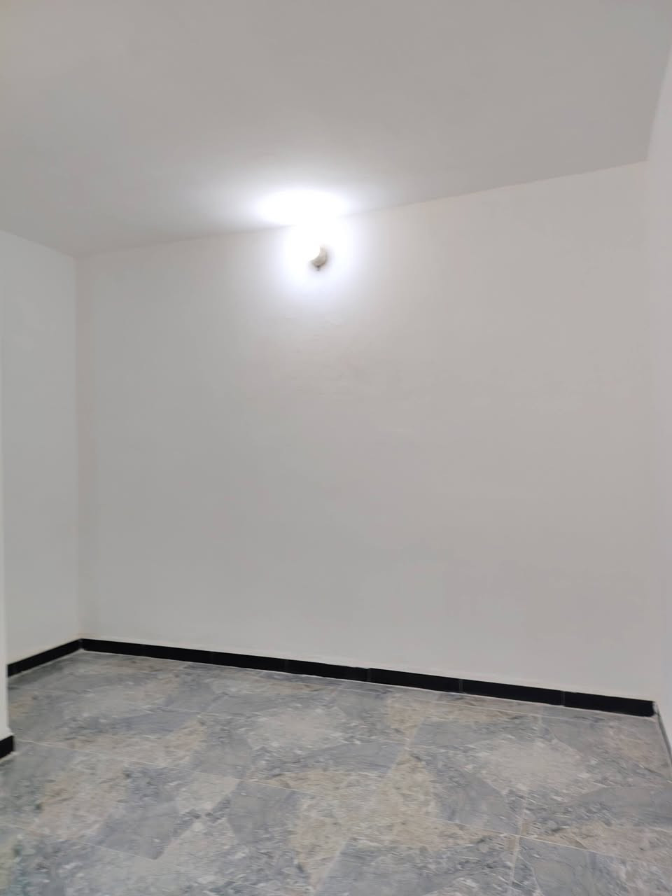 للبيع 50 م طابق واحد بناء طابوك
يتكون غرفه نوم ومطبخ وصحيات
سند 25 إقرار محكمه شارع 10 م

كافه الخدمات متوفره

العنوان كربلاء حي الزيتون 
السعر   ٦٧ مليون 

للاستفسار الاتصال

***********
