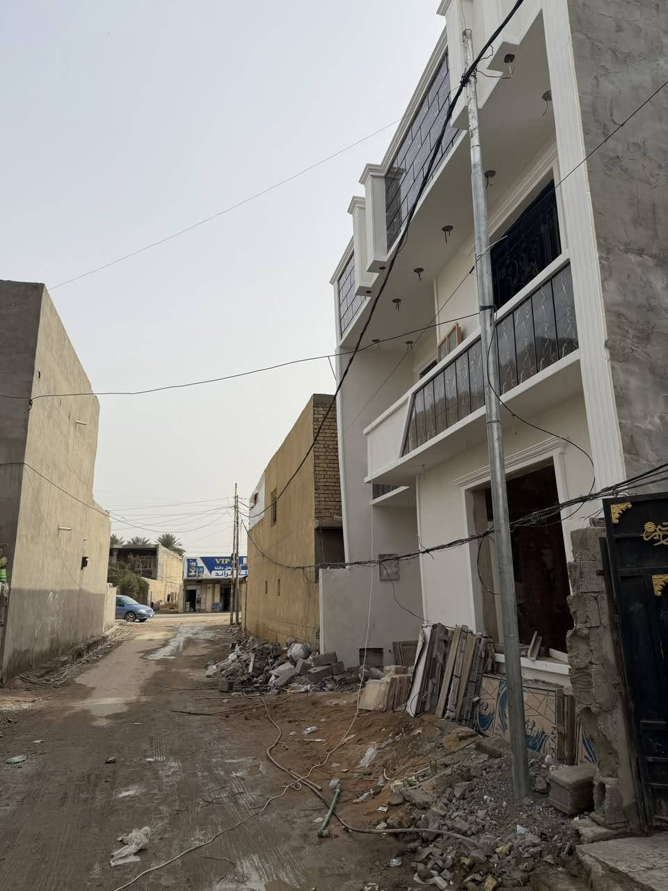 السلام عليكم يتوفر دار للبيع
مساحه ١٠٠ متر مربعه 
 في منطقة الدوانم بصف شارع العام الرئيسي متوفره جميع الخدمات
يحتوي على ثلاثة غرف نوم أستقبال ومطبخ
البيت كامل مفتاح 
الاتصال *********** او المراسلة على صفحه التالي
