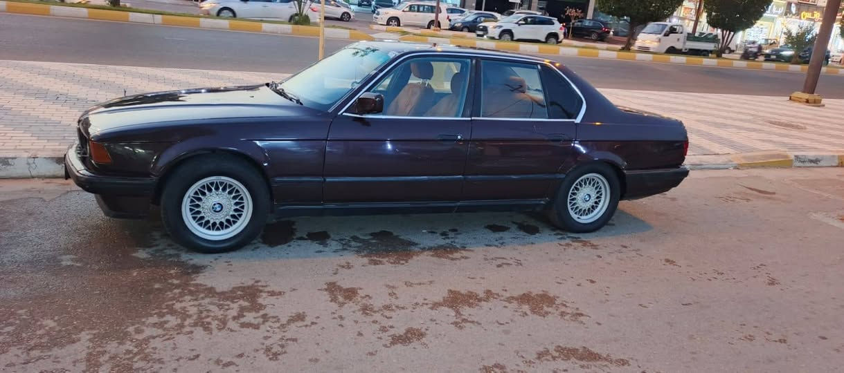 السلام عليكم
للبيع   بي ام  530
موديل 91 رقم بغداد انكليزي مشروع وطني
سنوية ل 27
محرك وكير مكفولات كهربائيات كلها شغاله
مكفولة من كلشي
تحويل موباشر ثاني يوم
السعر 50 $ وبيها مجال
هاتف ***********
مكاني الفلوجة

