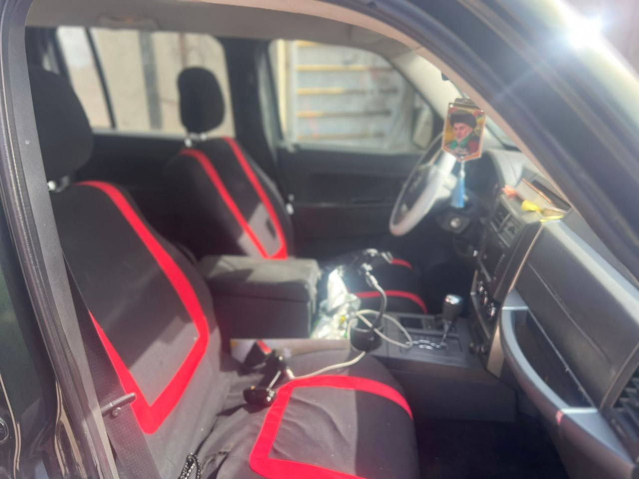 السلام عليكم 
جيب ليبرتي 2011
السياره خير من الله 
المكينه 3700 
نقصه بس الهلال طار الجهه اليمنه 
العنوان بغداد الشعله
السعر 120 وبيه مجال حك الجيه
الرقم ***********
