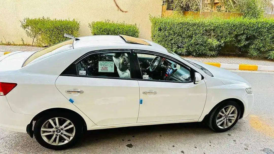 السلام عليكم 
سيراتو موديل ٢٠١٢ خليجي كفاله ماعدا بارد ب هلال فقط كير ومكينه كفاله رقم شمالي ماشيه ١٦٩ مكان السياره بغداد حي جهاد 
رقم الهاتف ***********
السعر 115 وبيها مجال بسيط 
مواصفات 
اشاير مري 
مري شفط 
تحكم استيرن 
فتحه 
شاشه 
كيج ليزري 
حساس خلفي +كامره 
محرك ١٦٠٠ بلادي
