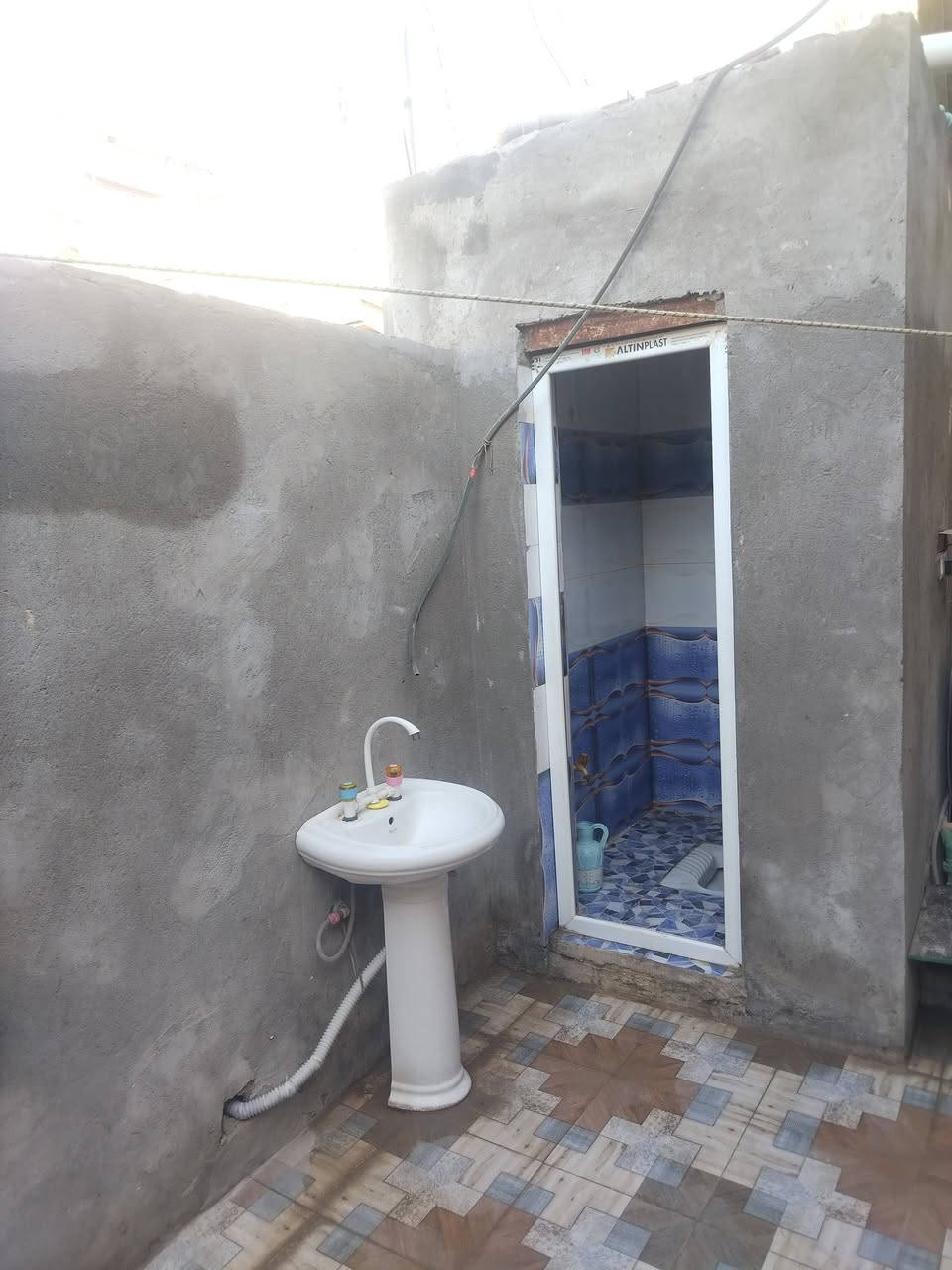 سلام عليكم  بيت  للبيع  مكانه  شطره حاوي  لعباس قرب  صيدليه در الحاوي  بل فرع بصف لمحطه مالت لماي  بيت  مساحه 110 يتكون  من غرفه وصاله وستقبال ومطبخ وصحيات  وممر  وله بابين عل شارعين  بنيان جديد  2021 طابوك   كونكريت  سعر 60 
***********
