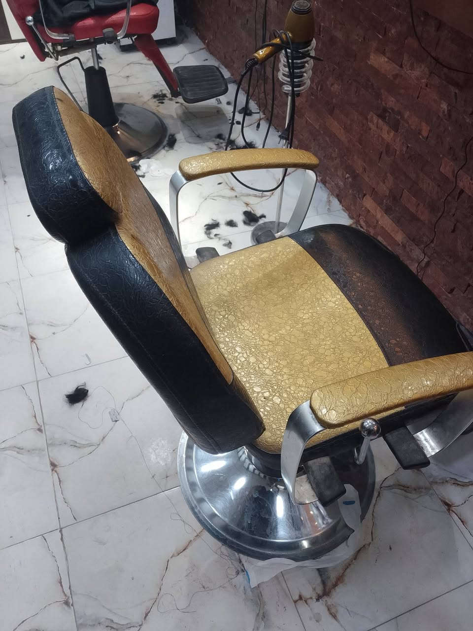 ادوات حلاقه لبيع
كرسي ١
فاترينه 2
مريات 2


**إذا كنت صاحب هذا الإعلان وتريد حذفه لأي سبب، رجاءا أرسل رسالة إلى الدعم الفني**