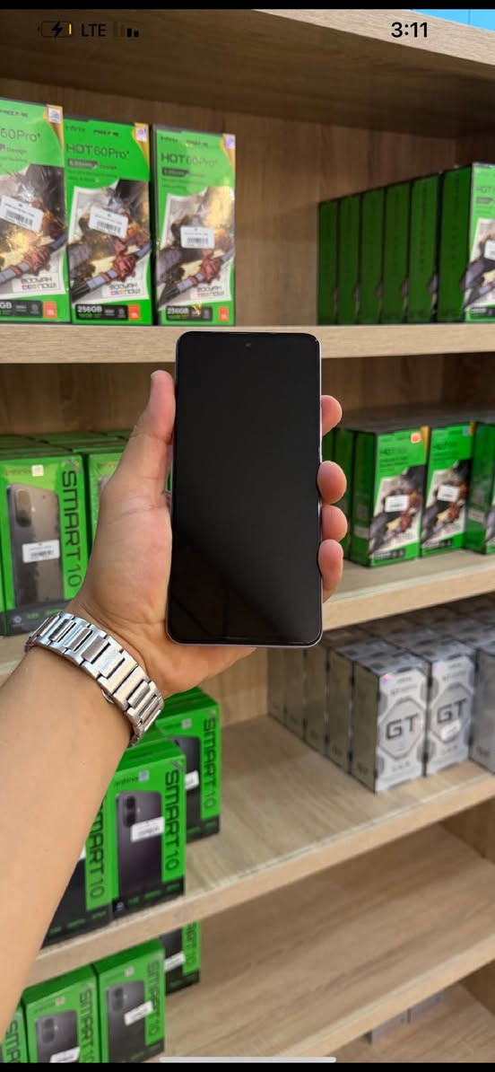 📱 عـــرض خـــاص: هاتف Realme Note 60 جـديـد كـرطـونـة! ✨
للبيع هاتف Realme Note 60 الأنيق بلونه البنفسجي المميز، الخيار الأقوى والأجمل في فئته السعرية! هاتف متكامل، خفيف وسلس جداً، ومناسب تماماً للدراسة، التصفح، والألعاب.
💡 أهم مميزات ومواصفات الهاتف:
• الأداء والخفة: معالج سريع يضمن لك تجربة استخدام يومية سلسة بدون تشنج (ما يتبلوكاش).
• التصميم المذهل: لون بنفسجي (Purple) فخم وجذاب، مع حواف مسطحة مريحة جداً في اليد ومقاومة صدمات ممتازة.
• البطارية: ضخمة وتشد معك طوال اليوم وأكثر في الاستخدام المكثف والإنترنت.
• الحالة: جديد تماماً (علبة مغلقة غير مفتوحة - جديد كرطونة).
📦 التوصيل والدفع (أمان وضمان 100%):
• التوصيل السريع: متوفر الشحن والتوصيل مباشرة إلى باب منزلك.
• ضمان الفحص قبل الدفع: لست مجبراً على دفع أي شيء مسبقاً! عندما يصلك الهاتف، افتح علبتك بيدك، افحص الهاتف وتأكد من خفته ولونه، ثم ادفع لعامل التوصيل وأنت مرتاح البال! 🤝


**إذا كنت صاحب هذا الإعلان وتريد حذفه لأي سبب، رجاءا أرسل رسالة إلى الدعم الفني**