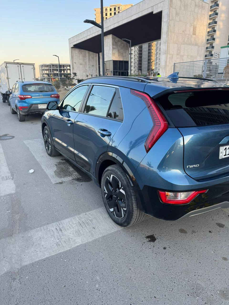 للبيع فقط كيا نيرو كهربائية شحن بلشحنه الوحده تمشيك 550كيلو موديل 2023 ***********
موصفات السياره كيا نيرو كهربائية شحن 
السياره خير من الله نظافه وبيها مواصفات بعد احلا من السياره لون ازرق موديل 2023
السياره  رقم بغداد هز فحص جديد 
السياره وارد امريكي كلين تايتل مكفوله كفاله عام
ماشيه: 25الف مايل 
المواصفات 
كراسي تدفئه 
بصمه
اشاير بالمري 
كشنات جلد و مخمل 
ترحيب دخول 
.نظام ايكو وسبورت قياده
• شاشة كبيرة
• كاميرا خلفية
• حساسات خلفية 
• ⁠حساسات اماميه
 .اتو هولد
رادار امامي
• مانع تصادم
• محدد مسار
• تصحيح مسار
• مثبت سرعة
• مانع انزلاق
• بصمة تشغيل
• بصمة أبواب
• مري رادار
• نقطة عمياء
• شاحن وايرلس 
شاحنة بالكشانات 
• شاشة اعطال
• عداد ديجيتال متغير الوان
• اضوية امامية LED
• اضوية خلفية LED
• حساسات إضاءة
• إنارة تلقائية Auto
• نظام صوتي مميز 
• أوامر صوتية
• حساسات اصطدام
شفتات بلستيرن
تبريد قطعتين
قياده ذاتيه 
تشغيل عن بعد 
• بلوتوث
• مدخل USB + AUX
وبيها بعد مواصفات خير من الله
السياره جاهزه مكان السياره بغداد
التفصيل اكثر اتصل برقم
***********
