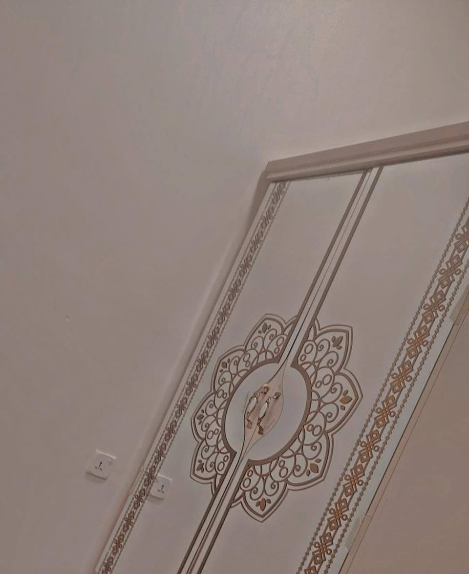 غرفة تركي للبيع نظيفة كلش سعر مليون وربع بيه مجال سلايت 6ابواب ***********
