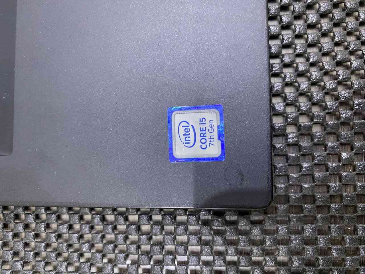 السلام عليكم 
لابتوب للبيع نوع لينوفو core i5 Thinkpad الجيل السابع 
هارد ssd 256
رام 8g
شاحنه اصلية 
اللابتوب نظيفة جدا استخدام شخصي 
السعر ٢٢٥ الف 
*********** واتس اب
