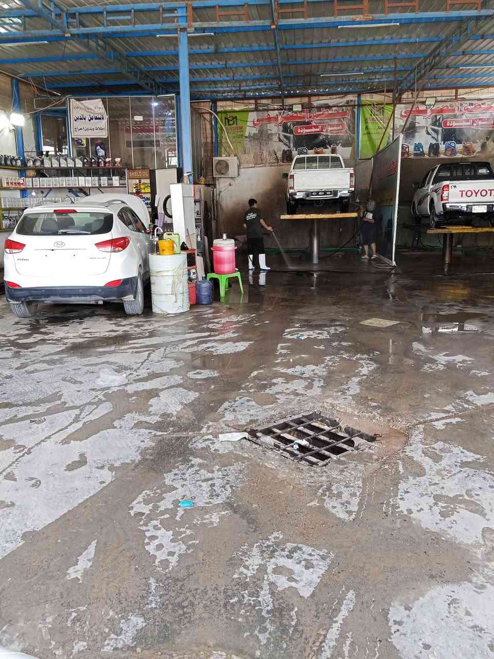 محطه للبيع نجف شارع المجمعا ت المحطه جكات عدد 2 ماطور عسل عامودي 10حصان كبريسر هوه 550  مولده        150 البير بيها زيوت اجار سنوي المساحه 300 متر شغاله خير من الله رقمي ***********
