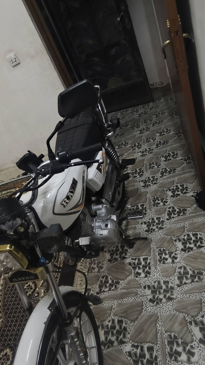 لبيع مطور مديل 2023بعده عل وضع اشركه نضيف جدام العين ما نقصه شي
ريمون واحد او تشغل عن بعد سعره 550بي مجال لطيبين ***********
