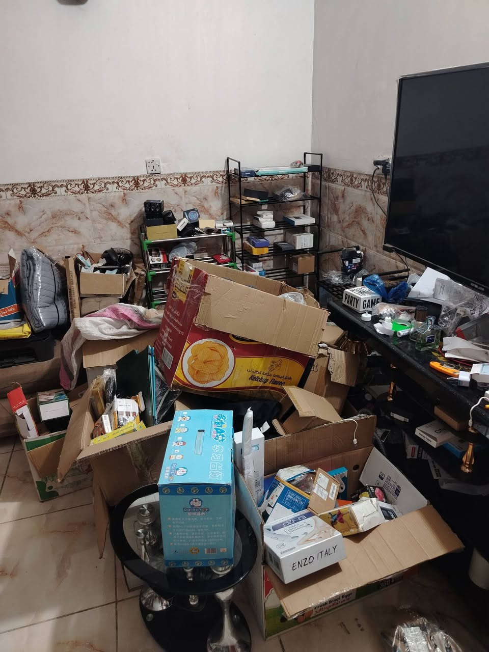 سلام عليكم.. مكلف بالنشر.. غراض امزون و DHL ٨٠٪   الكتروني وكهربائي خاااام وكارتونة ملابس و ٣ كارتونة منزلي والباقي بحدود ٧ كارتونة الكروني وكهربائي للمهتمين يجي يشوفهه شلعة وحدة ابيع.. مكان بغداد السيدية..... واعدوني عليهه اكثر من شخص وخلف بالموعد.. أول واحد يجي ياخذهه بالعافية علية.. #علمآ ان البضاعة من السليمانية وليست من بغداد.. من المصدر مباشر.. للتواصل واتس ***********
