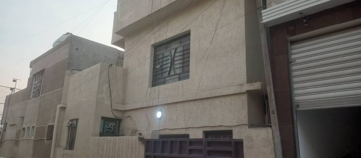 بيت للبيع مساحه 73 متر واجها 10متر نزال 7/30 سم شبه تجاري صاير بفرع بصف عماره تجاريه يتكون من صاله كبيره ومطبخ وصحيات والطابق الثاني يتكون من غرفه نوم كبيره وسطحين  العنوان الغزالية شارع البدالة قرب ملعب ابو احمد الخماسي السعر المطلوب 190 وبي مجال للاستفسار الاتصال ع
***********
