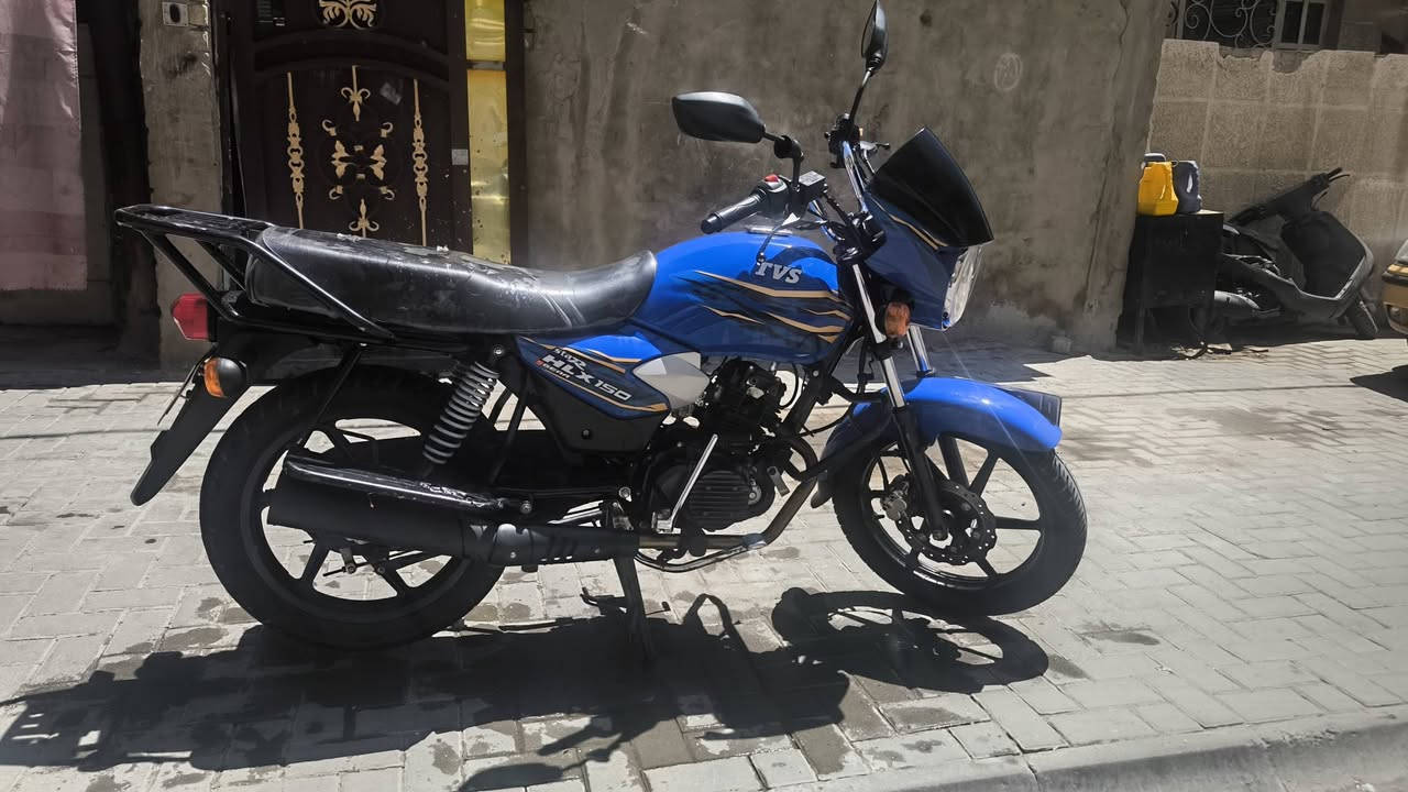 السلام عليكم 
TVS 150CC 2023 ماشيه 8300 بعده جديده مرقمه بأسمي تحويل ثاني يوم سعره 2400 وبيه مجال مكاني بغداد الحرية هذا رقمي ***********
