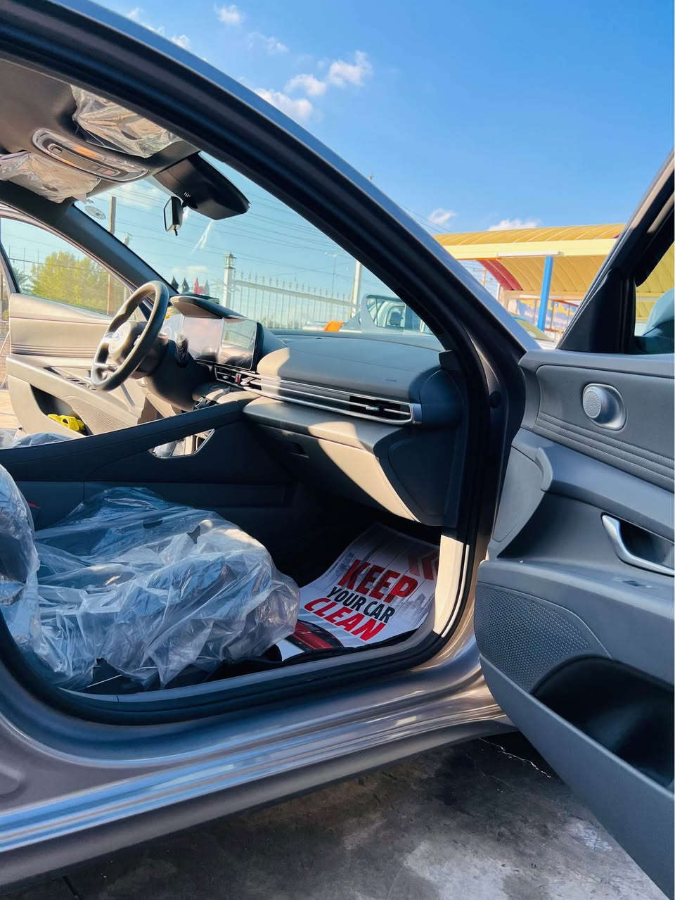 السلام عليكم
للبيع هيونداي النترا 2023
*محرك 4 سلندر 2000 دوش 
*السيارة حادثها فقط الجاملغ الخلفي جهة السايق ومصلح ومصبوغ وصور الحادث بالمنشور. 

*بدون ايرباك كل الايرباكات سليمة بچم كبس.

 بدون شاصي ولغد كله سليم 
الكير والمكينه عالشركه بدون فتح 

السيارة فول عدا الفتحه sel 
فول تحكم ستيرن
بصمه عدد 2
شاشة كاملة متصلة وعدادات ديجيتال
رادار امامي وخلفي وجانبي (نقاط عمياء)
توقف ذاتي
لايت امامي led 
قيادة ذاتية
تحديد مسار
درايف مود (Normal,Sport,Smart)
اوتو هولد
هاند بريك دكمة
بصمة ابواب
بصمة تشغيل
تشغيل عن بعد
ابل كاربلاي واندرويد اوتو
شاحنة وايرليس
منافذ داخلية يو اس بي وتايب سي
كشنات مخمل
كروس كونترول مثبت سرعة ومحدد سرعة 
كامرة خلفية دوارة
كشنات تدفئة
التبريد ايضاً بي شاشة
**السيارة بأسمي وتحويل مباشر رقمها اربيل 
ماشيه 45الف 

سعر السياره 168وبيها مجال بسيط 
مكاني بغداد 
للأتصال (***********)متوفر واتساب بغداد, العراق
