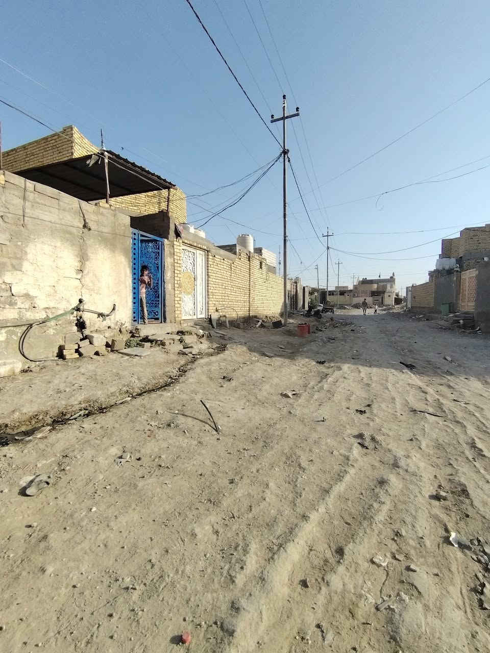 🏡 للبيع بيت ركن مميز في حي الكرامة

إذا تبحث عن بيت بموقع هادئ وقريب من الخدمات، فهذه فرصة مناسبة للسكن أو الاستثمار.

📍 الموقع: حي الكرامة
📐 المساحة: 125 متر مربع
📜 طابو صرف – التحويل باسم المشتري خلال ثاني يوم
🚗 يبعد 4 بيوت فقط عن الشارع العام

🔹 مواصفات البيت:

- استقبال مريح
- هول
- غرفتا نوم
- مطبخ حار / بارد
- منور يوفر إضاءة وتهوية طبيعية  السعر (60) قابل للتفاوض 

✅ موقع ركن يمنح خصوصية أكبر وسهولة في الحركة
✅ قريب من الشارع العام والخدمات
✅ مناسب للسكن العائلي أو كفرصة استثمارية مميزة

📞 للاستفسار والمعاينة:*********** 
مكتب الضامن للعقار ذي قار سوق الشيوخ خنيطله شارع الكراج 
أمان • ثقة • ضمان
