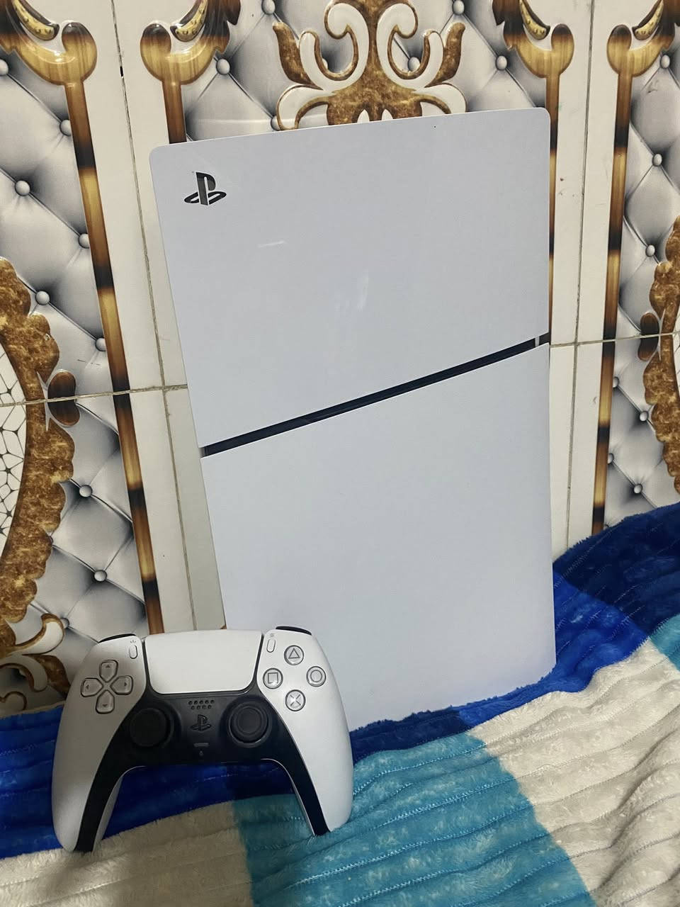 بلي فايف جديد استمال أسبوعين تجي تفحص  شوفه  جديد السعر 750  وبي مجال قليل المكان بصره تنوّمه  رقم الهاتف ***********
