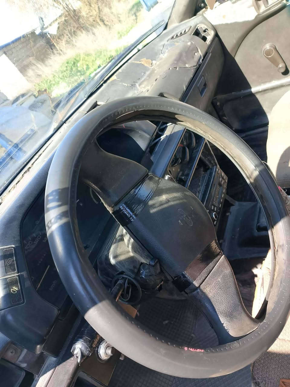 السلام عليكم سياره للبيع مستبوشي لانسره موديل ٩١ سياره جاهزه امجهزه كامله شغل وطلع كير محرك شرط اترايها وين مايعجبك شرط ١٦٠ شرط التحويل تحويل فقط سياره لاخياس السعر ١٦ او بيها مجال حك جيتك ***********
