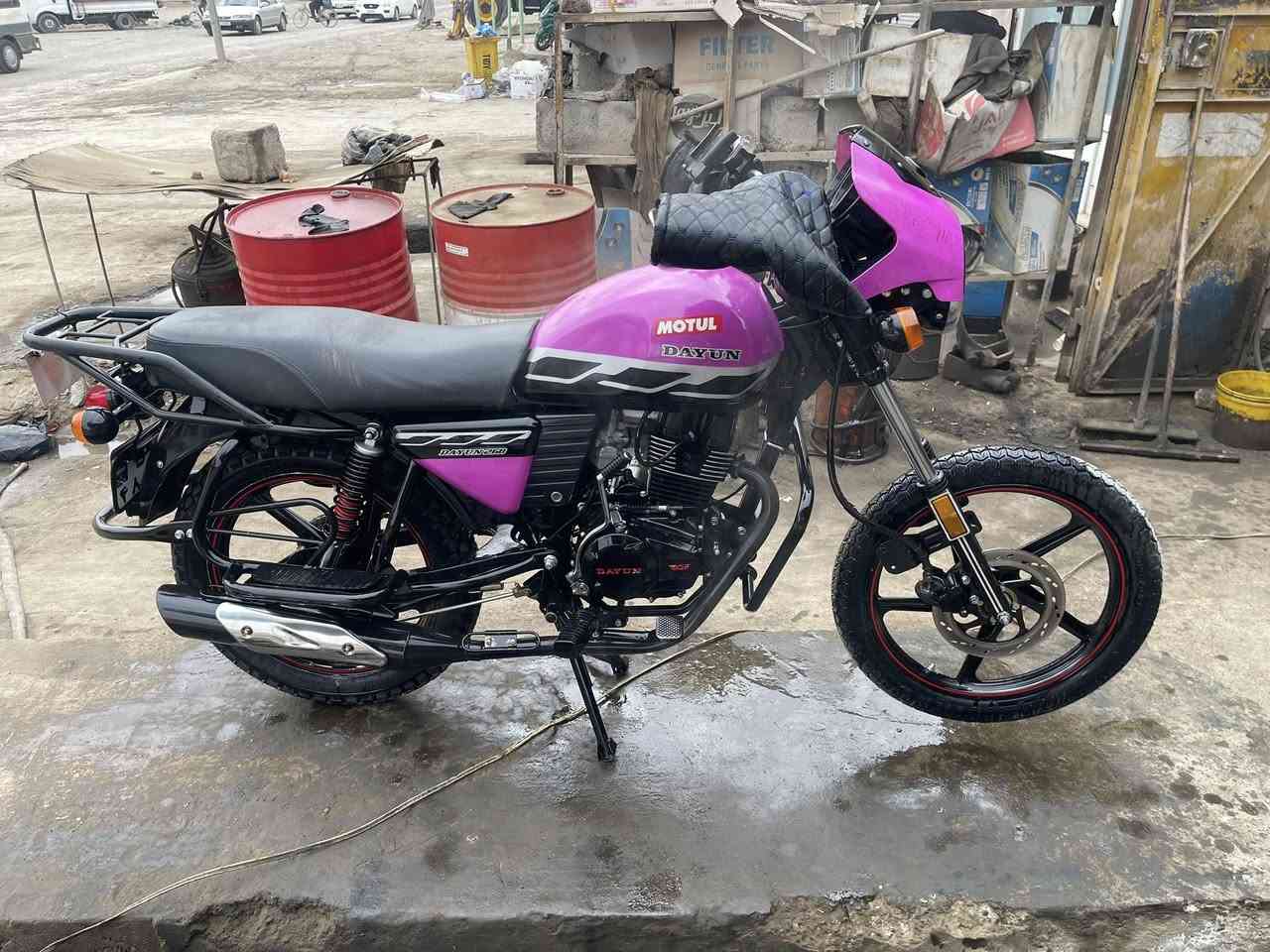 السلام عليكم دايون جبلي ٢٣ رقم بغداد تايرات دبلات جدد كشن مغلف مابيها اي نقص بس جامرلغ ب ١٣ الف اني اطيك فلوسه  ماشيه ١١ الف شرط التحويل مرقمه وكامله 
*********** 
السعر قيم واخذ
