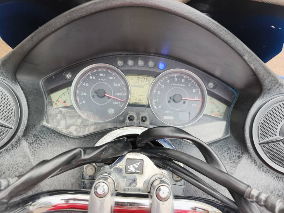 اسلام عليكم 
‏فورزه 010 بيها دمام وسماعات شغاله 
‏كير شغال 4 تحويلات و 7 نمر 
‏منضومه زينون كامله عليها
‏ABS امامي خلفي مزدوج
‏بيها بصمه مو سويج 
‏دسكات امامي حلفي من شركه NISIN
‏مكينه خير من الله ما مفتوحه
‏شلعه ومعدل خير من الله (150) حقيقي
‏ترايش رياضيه سل ستيل 
‏كهربائيات كلها شغاله
‏العنوان/بغداد الغزاليه 
‏السعر 12ورقه وبيها مجال حك الجيه للطيبين
‏مجتاج فلوسها الله شاهد 
‏للاستفسار اكثر
‏ ***********
‏ بغداد, العراق
