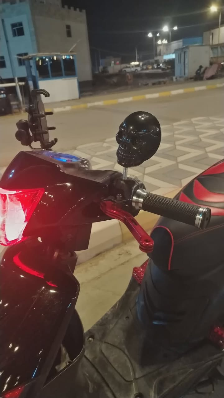السلام عليكم ماكس عدله رمبة للبيع الدراجه معتني بيها ومداريها اكثر روحي ترتيب وتزويد خارجي رياضي مرتب كدامكم  بالصور كفراتها الاصلية موجوده الدراجه رمبة وخرسه تخبل تاخذها تترحملي عليها اي نقص مابيها
وصل الشراء مالتها موجود همين
السعر(900الف) تجي وتفحص وتشوف بعينك ماضم عليك شي عنواني تقاطع الهوره قرب دور المعلمين وهذا رقمي واتساب موجود *********** وتدللون 🖤
