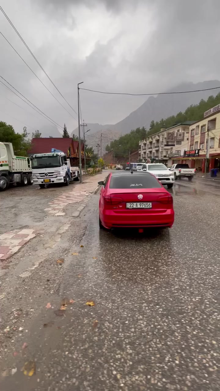 ⸻

للبيع فولكسفاغن جيتا 2017 – فول مواصفات

السيارة جيتا 2017 فول مواصفات
نظيفة وجاهزة للاستخدام

المواصفات:
 • محرك 1.8 تيربو قوي واقتصادي
 • قير 3 أوضاع:
 • عادي (D)
 • أوتوماتيك
 • سبورت (S)
 • مانيول + ستيرن شفتات
 • كشن جلد (بيها تتفيه  بالكشنات)
 • شاشة أصلية
 • رادار خلفي
 • صفحات
 • تحكم بالمقود
 • مكيف قوي ❄️
 • مرايا كهرب
 • جنوط ألمنيوم
 • ABS + Airbag

الحالة:السياره فقط بوند مبدل بدون صبغ 
 • الماكينة والجير شرط 
 • استخدام شخصي
 • فحص بأي مكان
 • ما محتاجة شي
 
📍المكان: _دهوك 
💰السعر: 127  وبيها مجال هواي  
📞للاتصال: ***********

⸻
