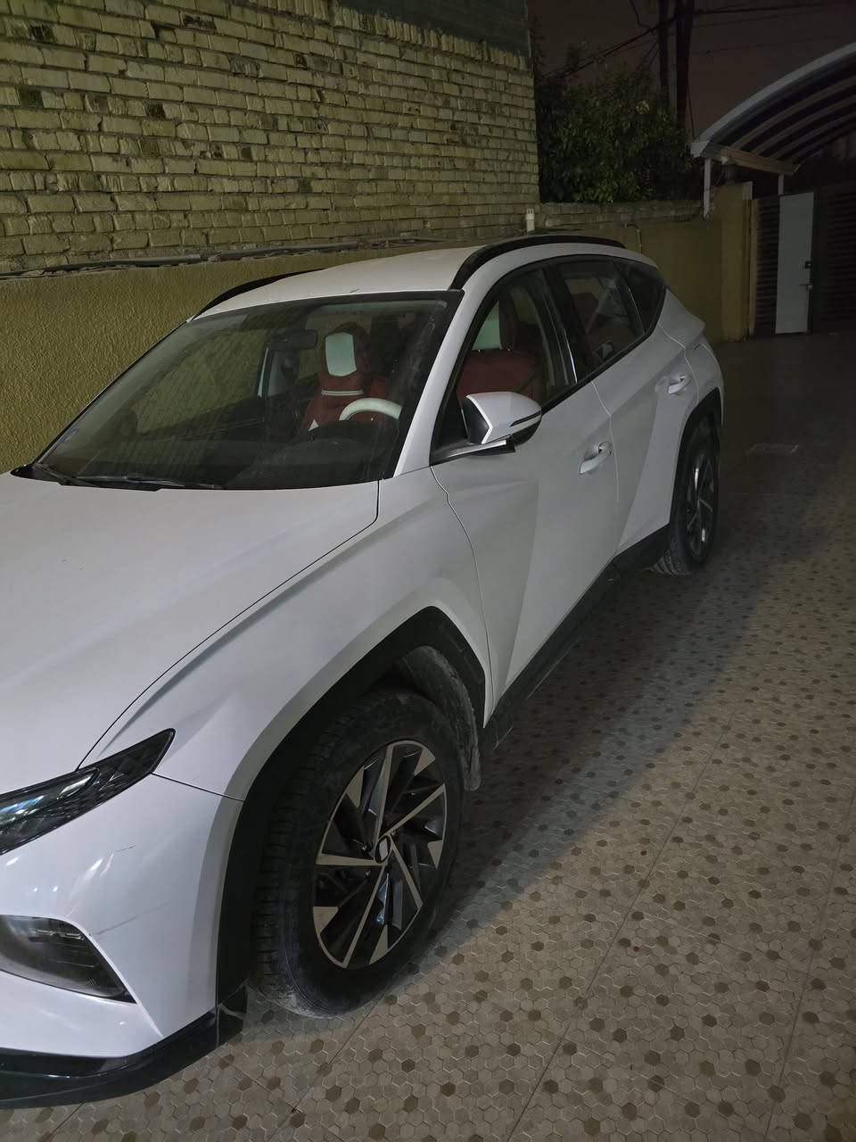 السلام عليكم
توسان ٢٠٢٣ خليجي 
العداد ٣٧ الف
رقم بغداد ألماني 

مواصفات السياره معروفه 
بصمة 
شاشه وكامره اصليه
بيه ضربه وصبغ مقدار شبر بالجاملغ الامامي..
 السياره موجوده بالحله
السعر ١٩٨ ورقه
 موبايل ***********
