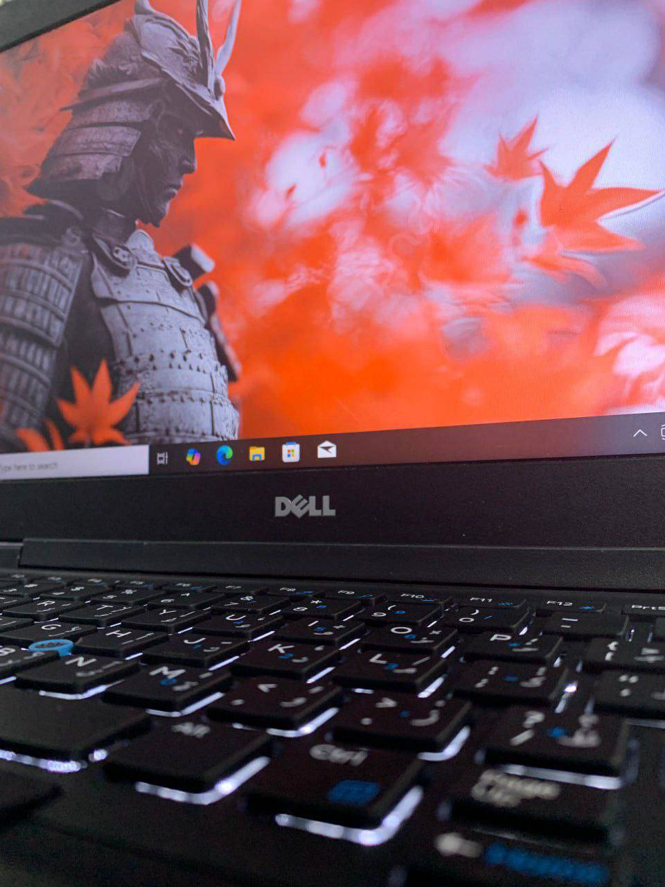 💻 Dell Latitude 5490
🔹 المعالج:
Core i5-7440HQ — جيل سابع (4 أنوية حقيقية) بتردد يصل إلى 3.8GHz، معالج قوي يتعامل بسهولة مع البرامج الثقيلة والمهام المتعددة.

🔹 كرت الشاشة الخارجي:
Nvidia Geforce MX930 — 2GB

🔹 كرت الشاشة الداخلي:
Intel HD 630 — حتى 4GB

🔹 الرام:
8GB DDR4

🔹 الخزن:
256GB SSD سريع جداً

🔹 الشاشة:
14.1 إنج — دقة FHD واضحة وحادة

🔥 استخدامات اللابتوب:

🎮 يشغل أغلب الألعاب المشهورة مثل GTA V و PES و Fortnite بإعدادات جيدة وسلسة.

🎬 ممتاز للمونتاج وتحرير الفيديو والصور على برامج مثل Premiere و Photoshop بدون تقطيع.

💻 مثالي للبرمجة، تشغيل البرامج الهندسية، والعمل على أكثر من برنامج بنفس الوقت بدون بطئ.

📚 خيار قوي للطلاب والموظفين، يفتح عدة تبويبات بوقت واحد ويشغل برامج الأوفيس والتصفح بسلاسة.

🖥 مناسب للتصميم والجرافيك وتشغيل برامج Adobe بشكل جيد.

🚀 سريع جداً بالإقلاع وتشغيل البرامج بفضل الـ SSD.

💰 السعر: 289,000 دينار فقط

🎁 الملحقات:
شاحن + ماوس + ماوس باد + حقيبة

📦 التوصيل: لجميع محافظات العراق

🔋 ضمان البطارية: ساعتين فما فوق

🛡 الضمان: 10 أيام تجربة من أي خلل مع استبدال

📞 واتساب: ***********
