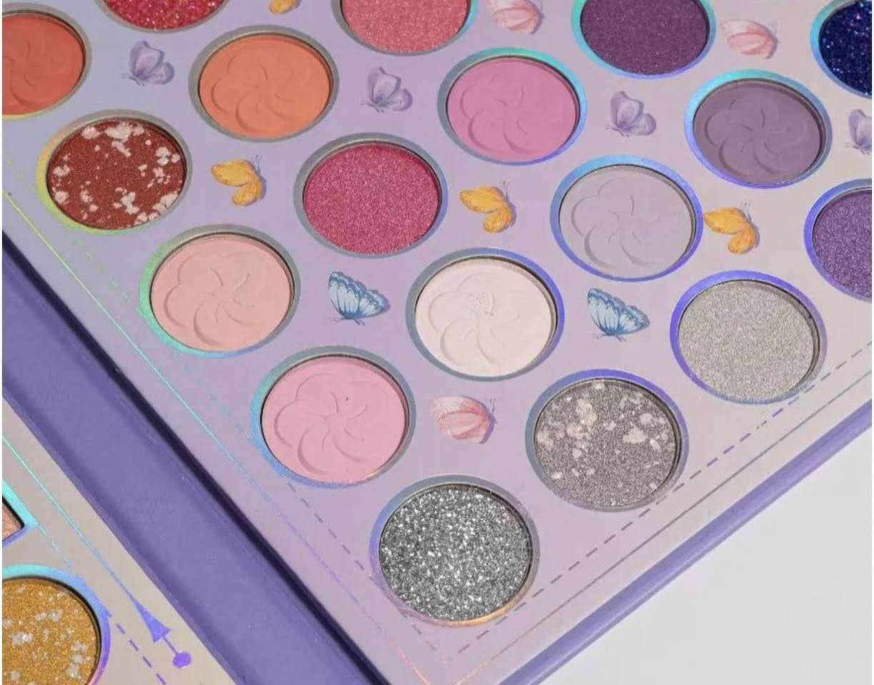 باليت
متوفر هذا الباليت ويحتوى على عدد ألوان وكذالك اضائة وبلاشر بعدة ألوان وحجمة كبير وبتصميم لطيف 
السعر ٥ التواصل واتساب *********** او خاص ♥️.
