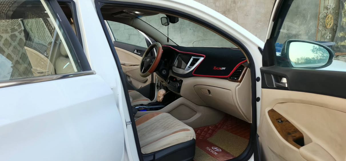 السلام عليكم
توسان 2018 
كاصد خليجي فول مواصفات بارواما عدا بصمة 
ماشيه 108 الف
حساسات امامي خلفي
اشارات بالمري ومري شفط
كشنات جلد 
تبريد قطعتين
شاحن وايرليس
السياره كفاله عامه من كل شي عده رصعه بالبنيد صغيره تم صبغها السياره جديده بمعنى الكلمه
مكان السياره بغداد
السعر 195 بي مجال 
للاستفسار
 ***********
***********
