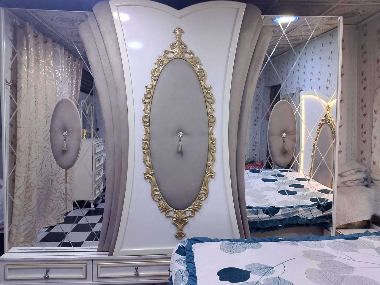 السلام عليكم غرفة للبيع الاتصال***********
‏‪0782 832 0831‬‏
