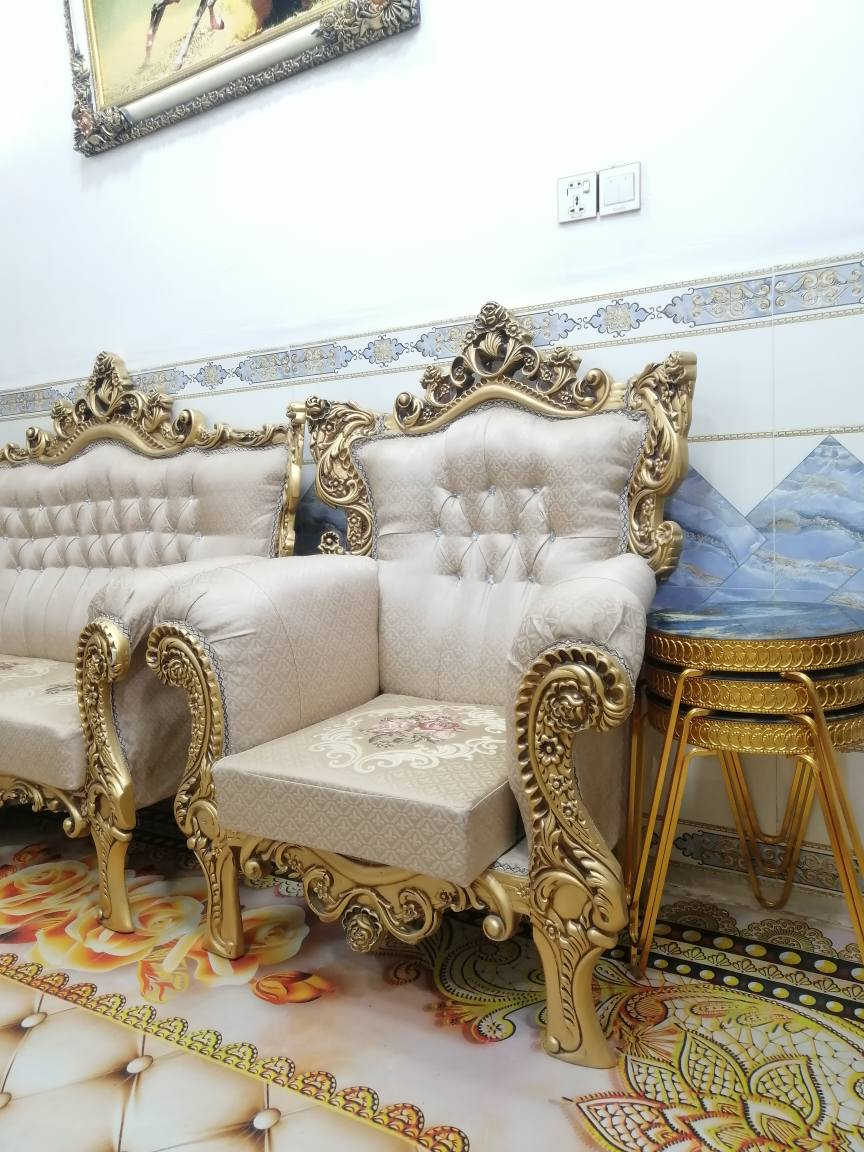 للبيع تخم قنفات ملكي عشر نفرات نضافه ميه بالميه مع سيت طبلات تواصل 
*********** النجف, العراق
