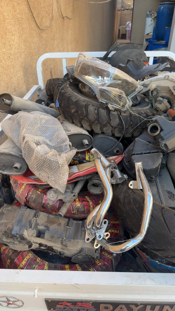 سلام عليكم غراض للبيع جملا جملا كل المطورات بطحه ايراني كلشي كلشي عنواني صلاح الدين رقم اسيا زين *********** ***********.  الشراي هلا بي ويوجد مفرد
